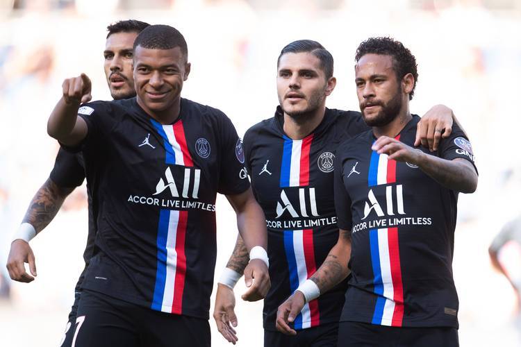 包含亚眠球员入选法国国家队备战国际比赛的词条